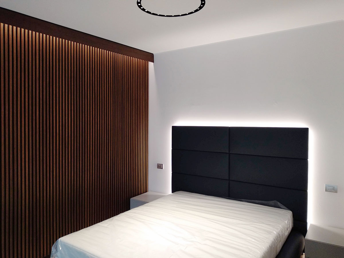 umberto_mauri_architetto_studio_custom_interior_vasca_camera_master_bedroom_design_detail_wall_wood_flos_light_stars_milano_relax_wow_2000-d