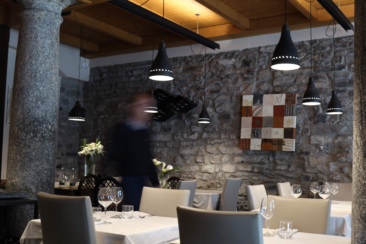 umberto_mauri_architetto_studio_lamp_light_gesumin_restaurant_como_innen_2000-g